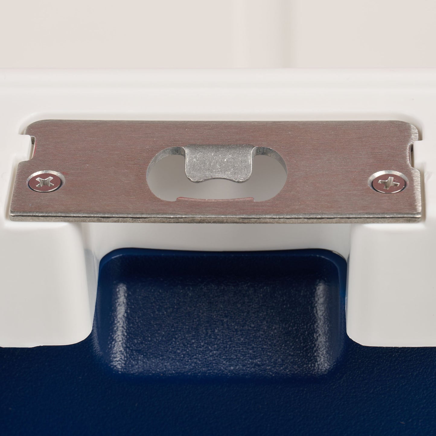 trailmate-75-qt-roller-cooler-p1 00035111-BO.jpg