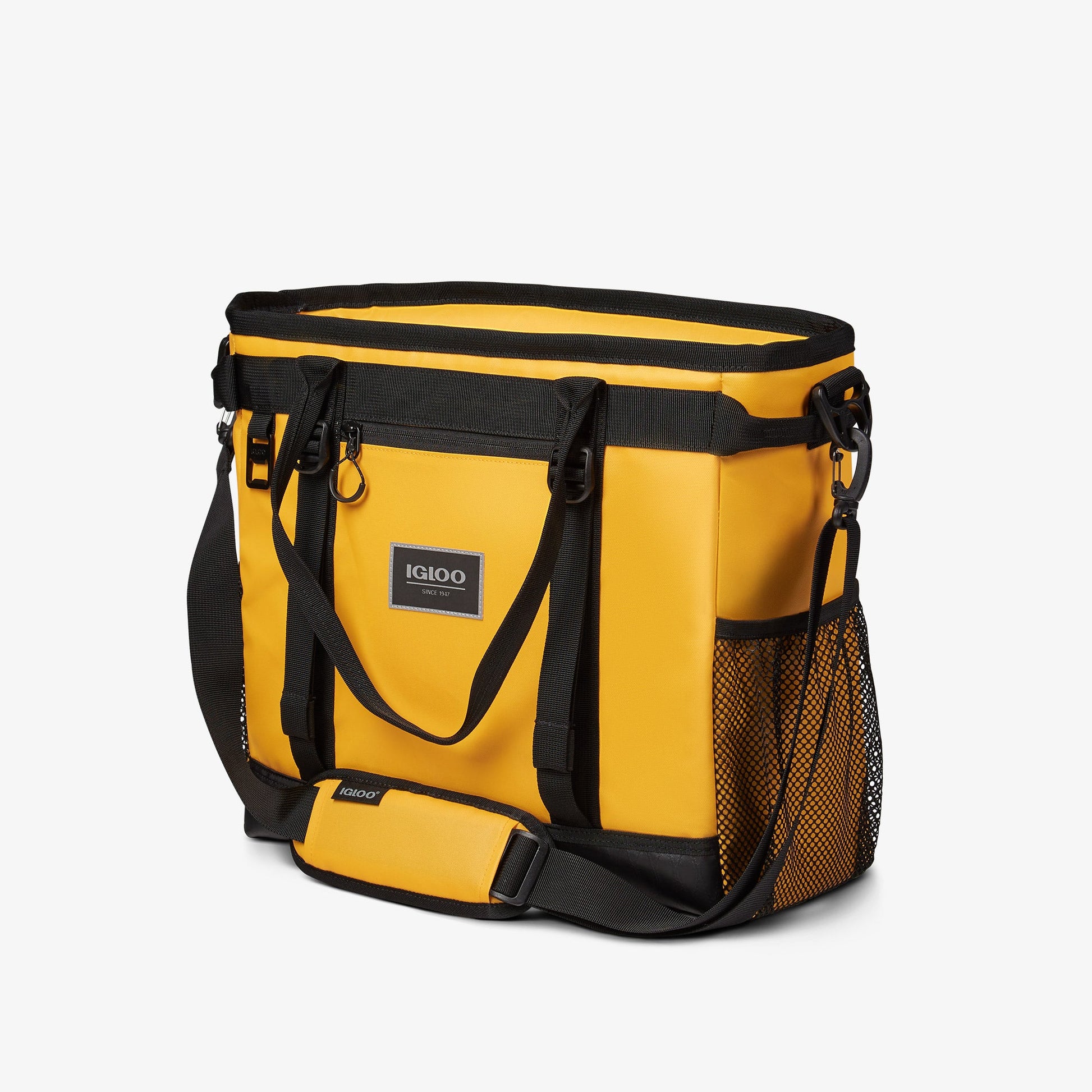pursuit-30-can-tote-m2 00065993_2.jpg
