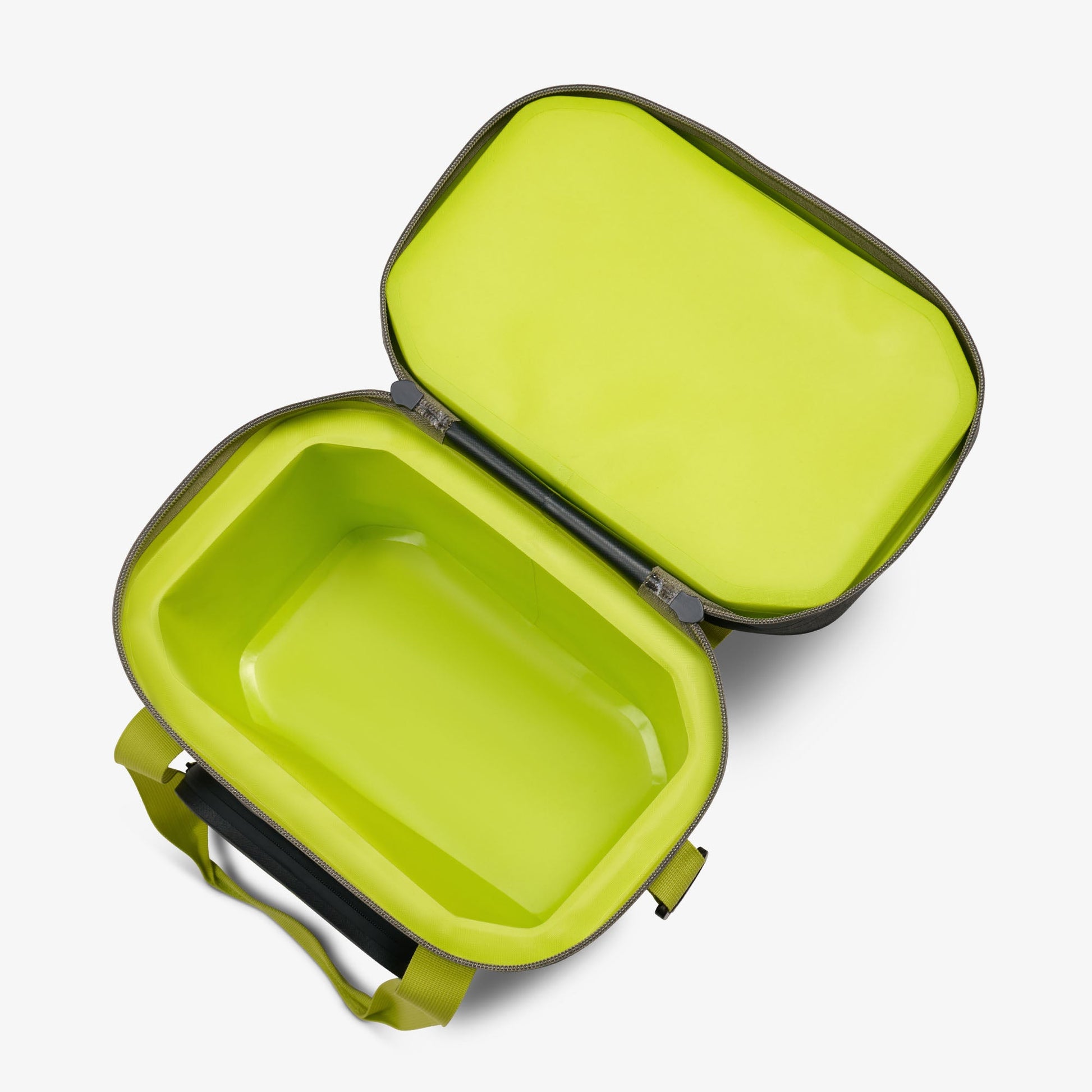 trailmate-18-can-cooler-bag-k7 00066772-O2.jpg